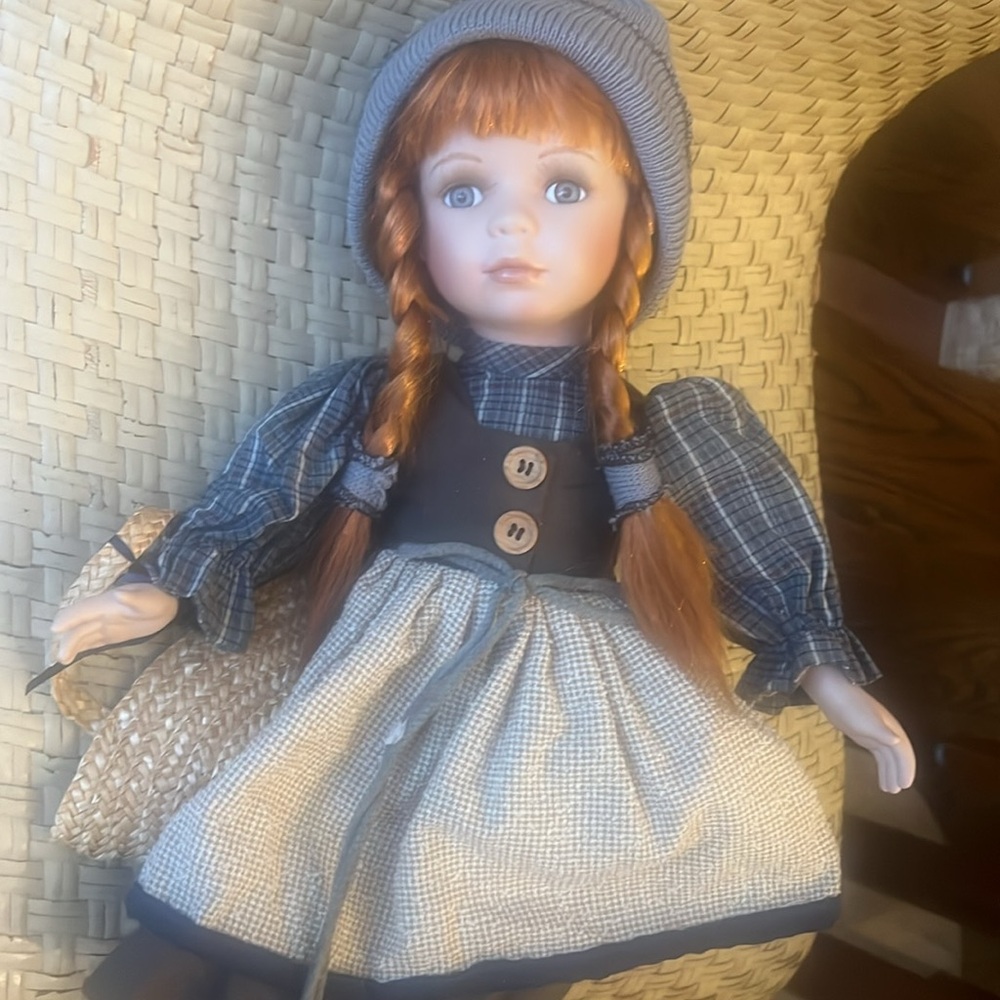 DUCK HOUSE VINTAGE HEIRLOOM PORCELAIN DOLL DUTCH 18” FIRM PRICE - Picture 2 of 10